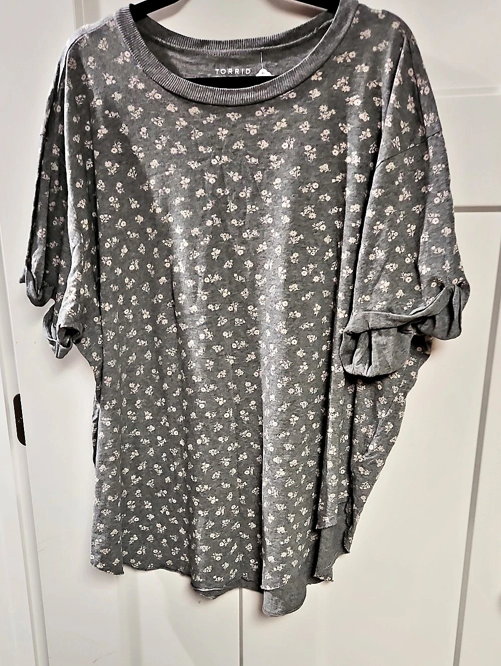 Torrid Relaxed Fit Grey White Floral Print Short Sleeve Tee